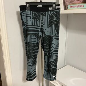 Nike Black Striped Crop Leggings Size L